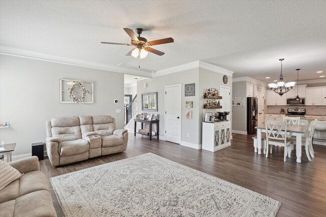 Building Photo - Spacious 4BR Home with Screened Porch & Fenced Yard in Effingham