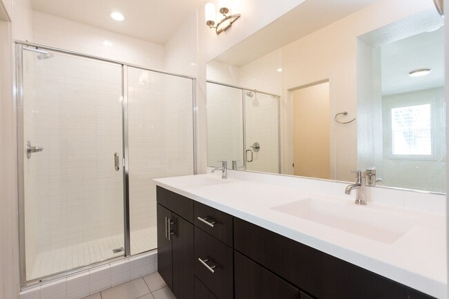 Building Photo - Beautiful Townhome at Millenia in Otay Ranch!
