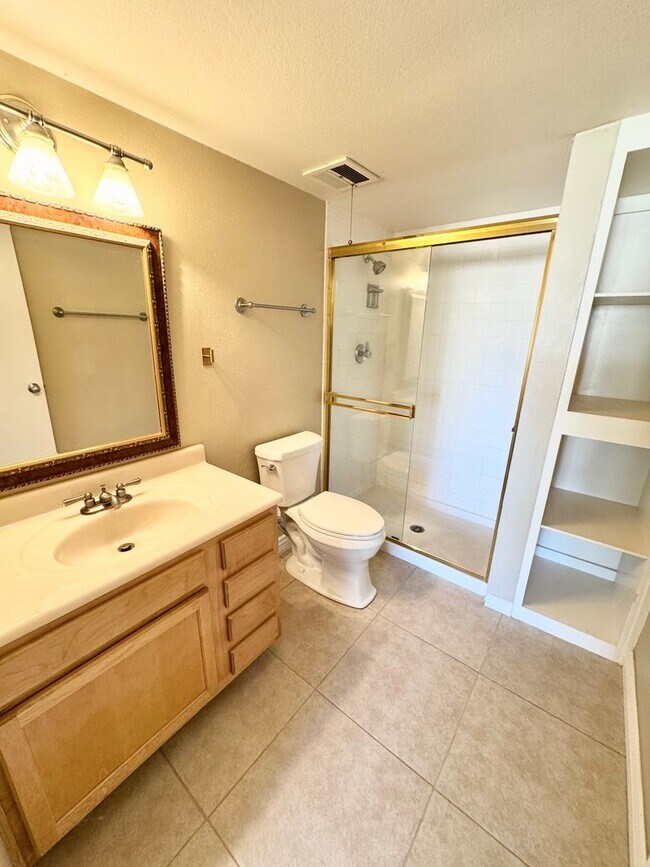 Building Photo - Amazing 2 Bedroom/2 Bath Condo!  Top Level Corner Unit with Spectacular Amenities!