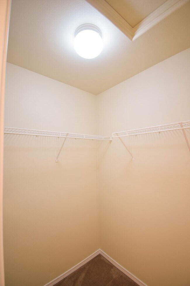 Building Photo - Beautiful Home in Amazing Neighborhood!