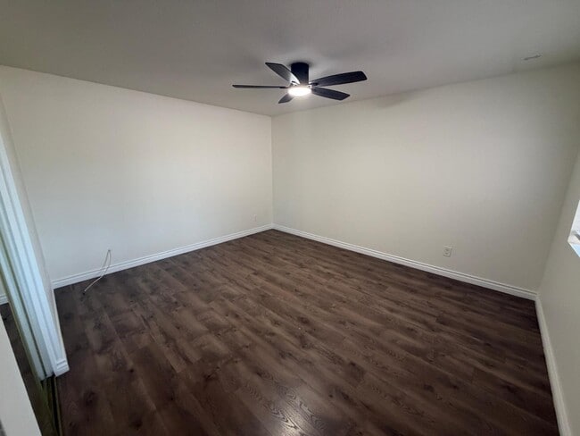 Building Photo - 1244 E Susan Ln