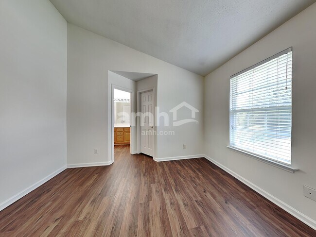 Building Photo - 1120 Birch Hill Dr
