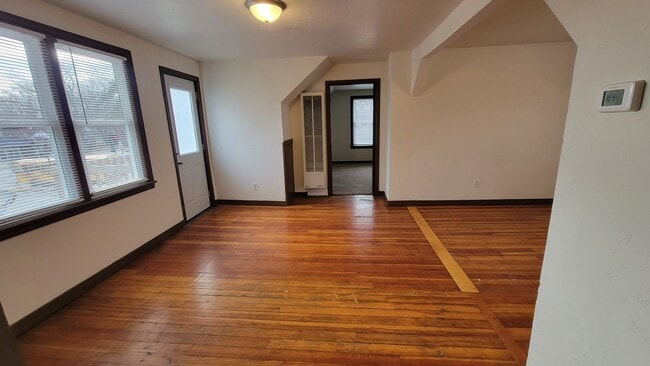 Building Photo - 1168 1/2 Shawano Ave