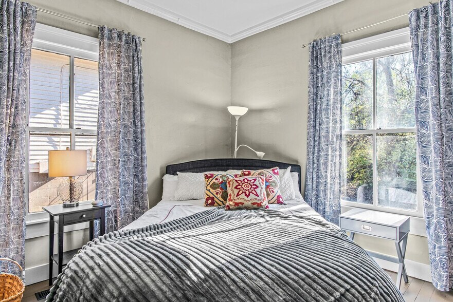 Building Photo - 133 Lenoir Ave