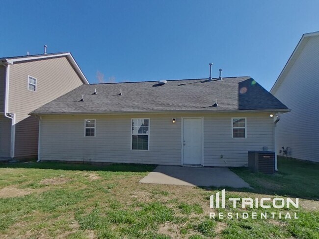 Building Photo - 1300 Crandon Dr