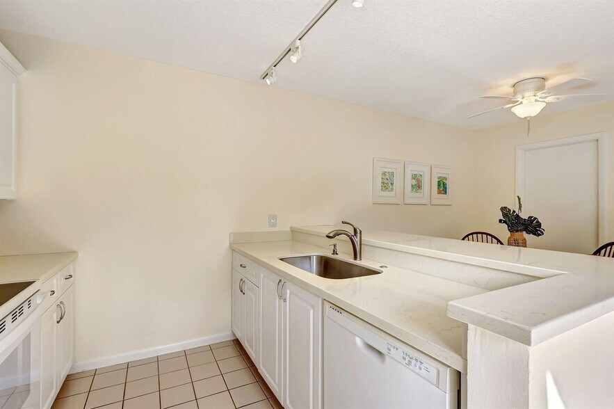 Building Photo - 2332 23rd Ct