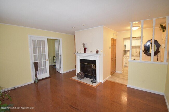 Building Photo - 1304 Wellington Pl