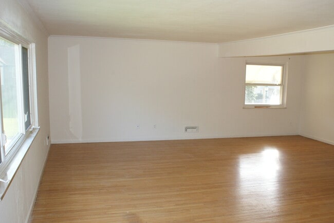 Building Photo - 2127 Collinway St