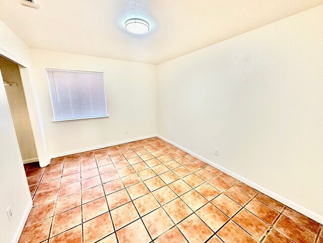 Building Photo - Spacious Selma 4/2 with Large Lot