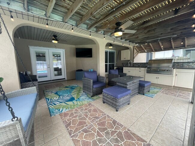 Building Photo - 15829 Vincent Dr