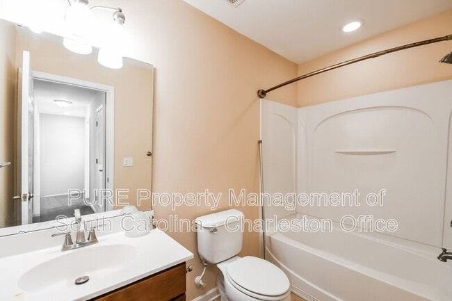 Building Photo - 5150 Trump St