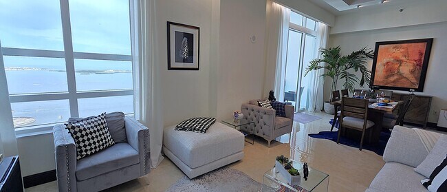 Building Photo - 951 Brickell Ave