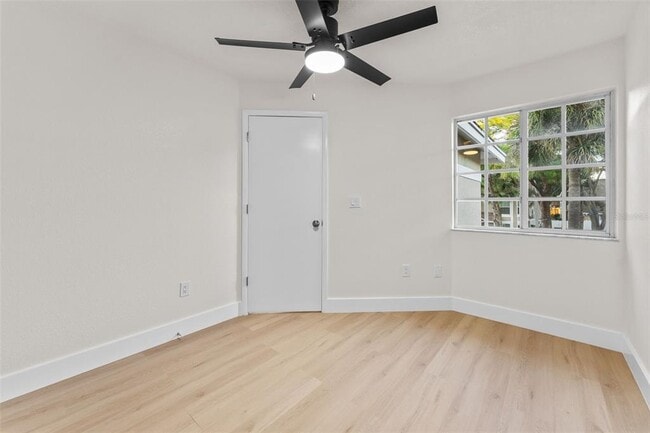 Building Photo - 3058 Overlook Pl