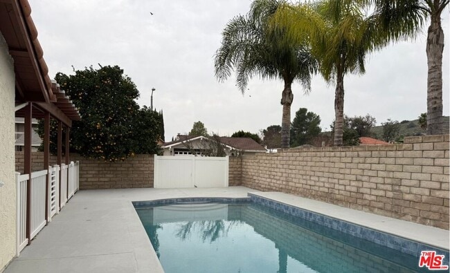 Building Photo - 233 Longfellow St