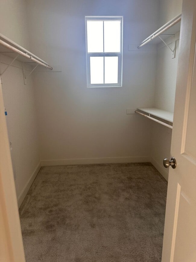 Building Photo - Modern Living in the Heart of Rocklin!