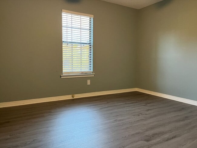 Building Photo - UPCOMING LISTING