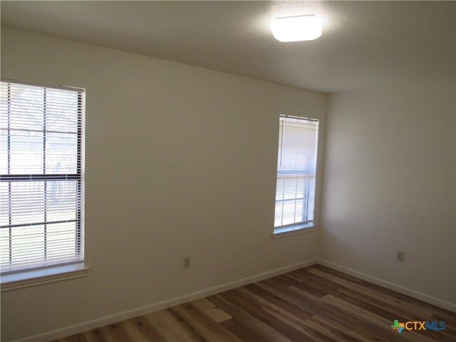 Building Photo - 3004 Honeysuckle Cir