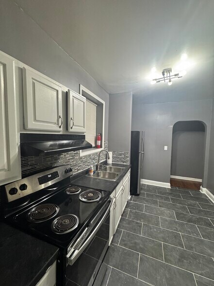 Building Photo - 8040 S Evans Ave