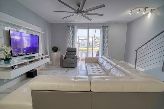 Building Photo - 1261 Presidio Dr