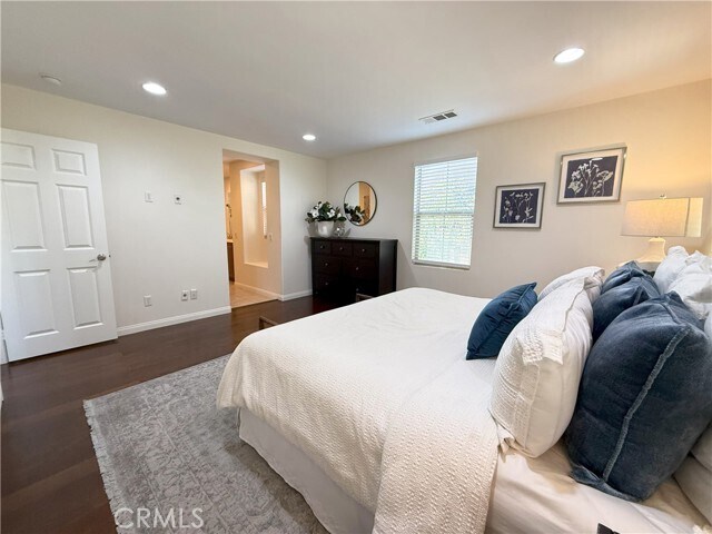 Building Photo - 81 Keepsake