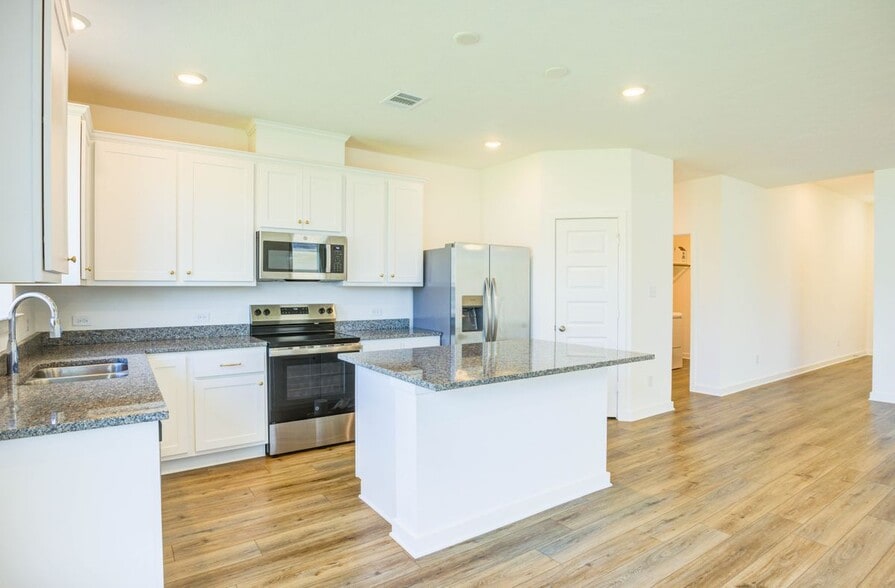 Building Photo - 2206 Hall of Fame Ct