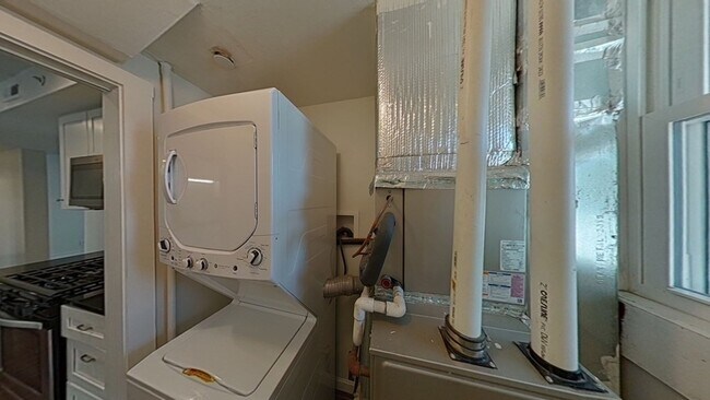 Building Photo - 17 Bay St