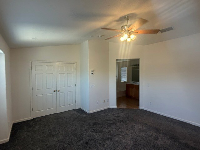Building Photo - Gorgeous 3 Bedroom 2.5 Bathroom Plus Loft