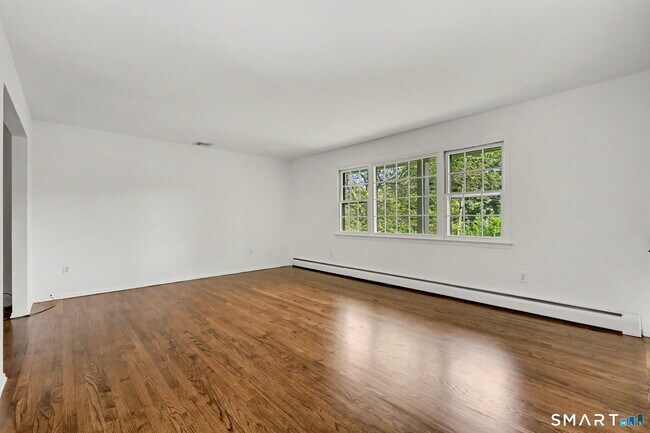 Building Photo - 11 Lycett Ct