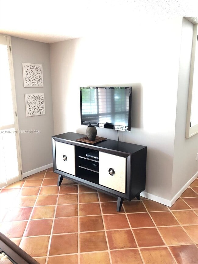 Building Photo - 19901 E Country Club Dr