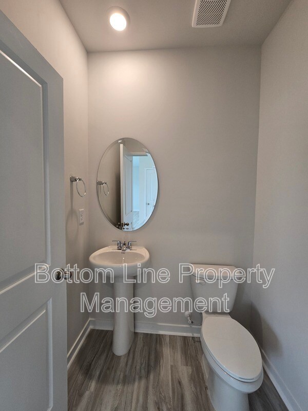 Building Photo - 549 Blackpool Ct