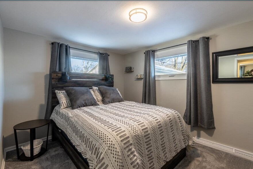 Building Photo - 233 Matthew St