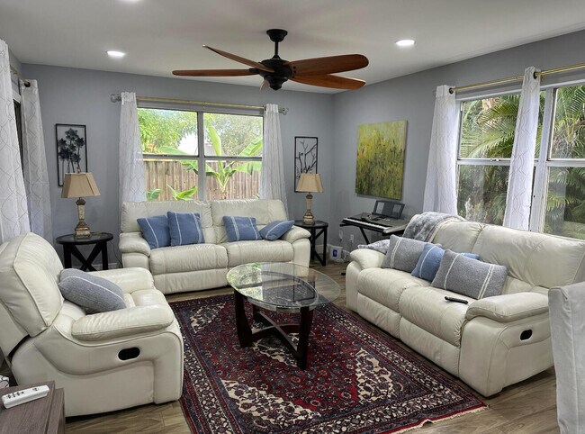 Primary Photo - 1394 Riverside Cir