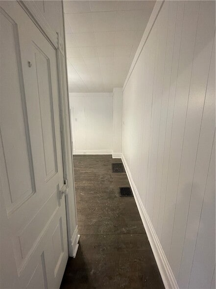 Building Photo - 128 S Spring Ave