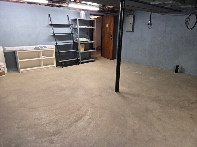 Building Photo - 3105 Linwood Ave