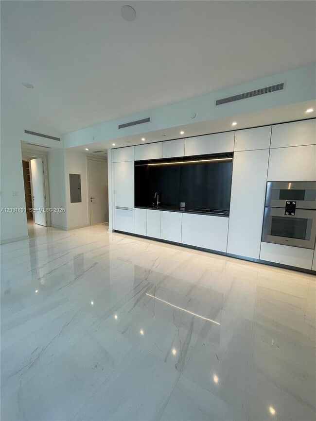 Building Photo - 300 Biscayne Blvd Way
