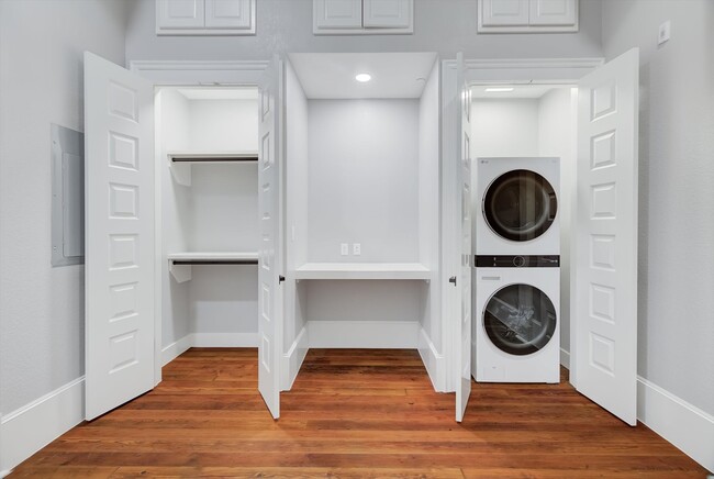 Building Photo - 2206 The Strand