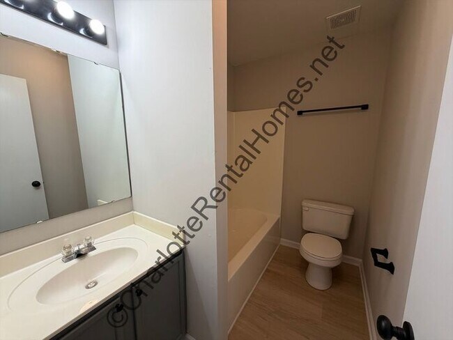 Building Photo - Updated 3 bedroom home in Concord with new kitchen & flooring!