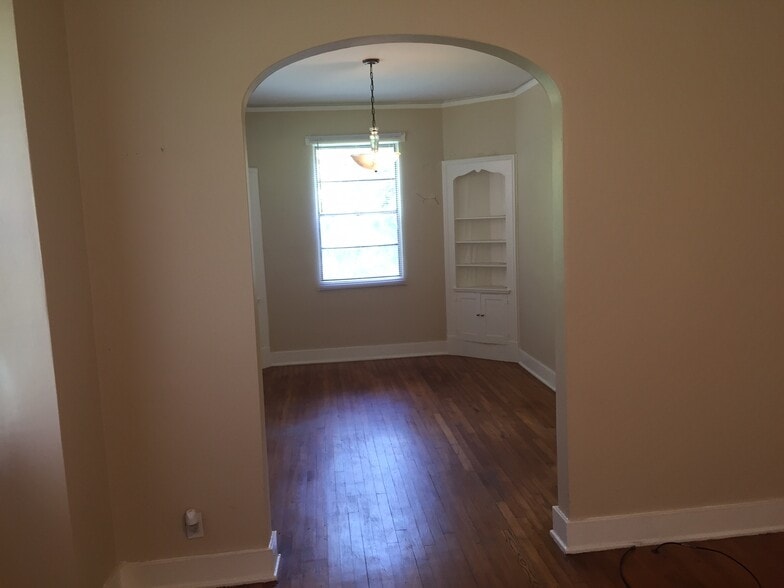 Dining Room with Built In Corner Hutch - 1734 Saint Mary St
