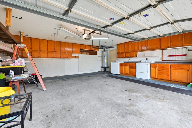 Building Photo - 21623 Crescent Heights St