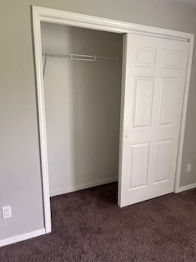 Building Photo - 106 Drake St