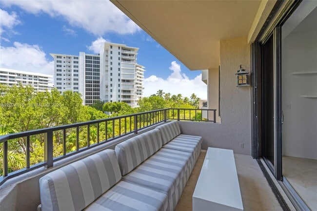 Building Photo - 251 Crandon Blvd