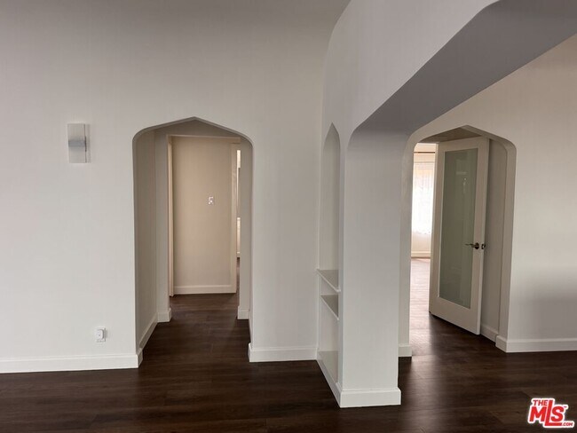 Building Photo - 1325 S Rimpau Blvd