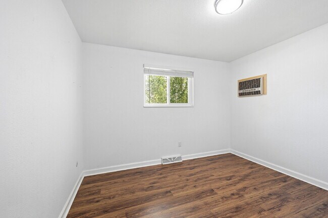 Building Photo - $1,990.95- 3 bed/1 bath Home in Berthoud with a large backyard