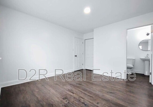 Building Photo - 7911 Southfield Dr