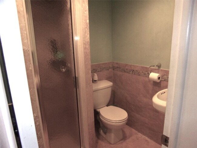 Building Photo - 3204 Colony Club Rd