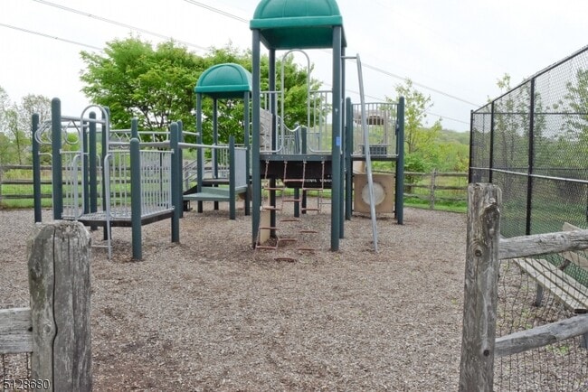 Building Photo - 156 Winding Hill Dr