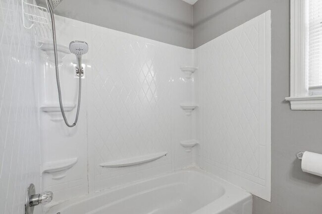 Building Photo - 240 Ridgeway Dr