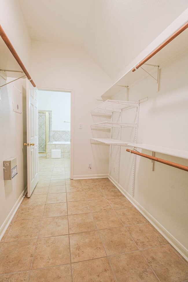 Building Photo - 121 Antler Cir