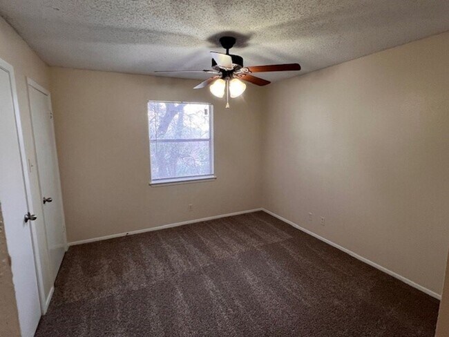 Building Photo - Hu Properties2 (3308 Dunliegh Dr)