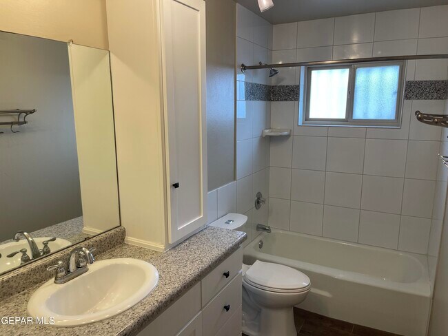 Building Photo - 9220 Lait Dr
